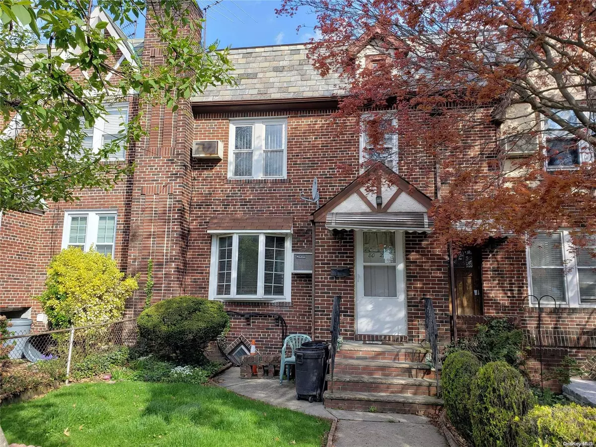 Middle Village, NY 11379,80-27 Cowles CT