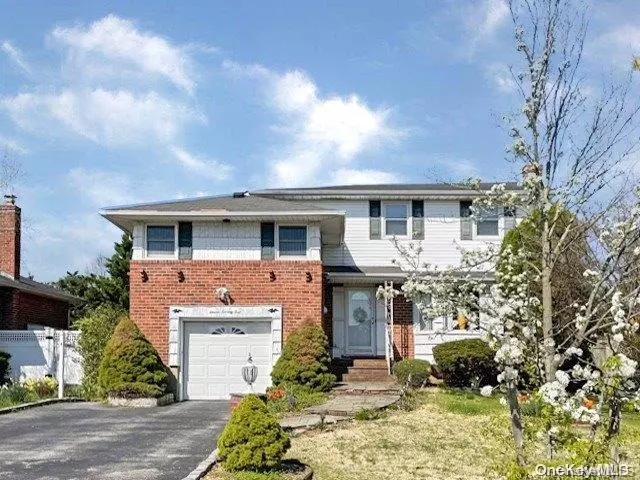1174 Day ST, Seaford, NY 11783