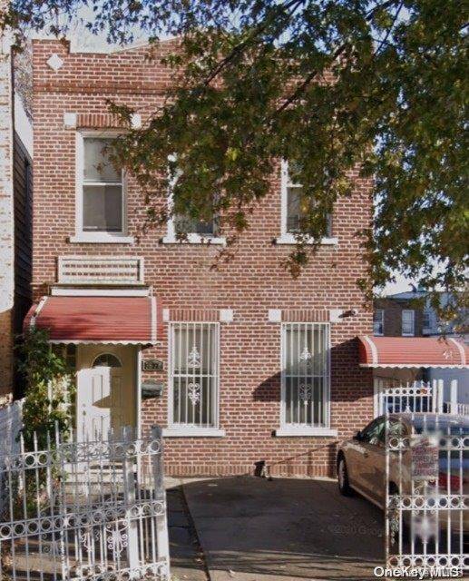 36-37 34th ST, Long Island City, NY 11106