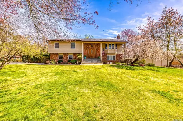 50 Oceanview AVE, Oakdale, NY 11769