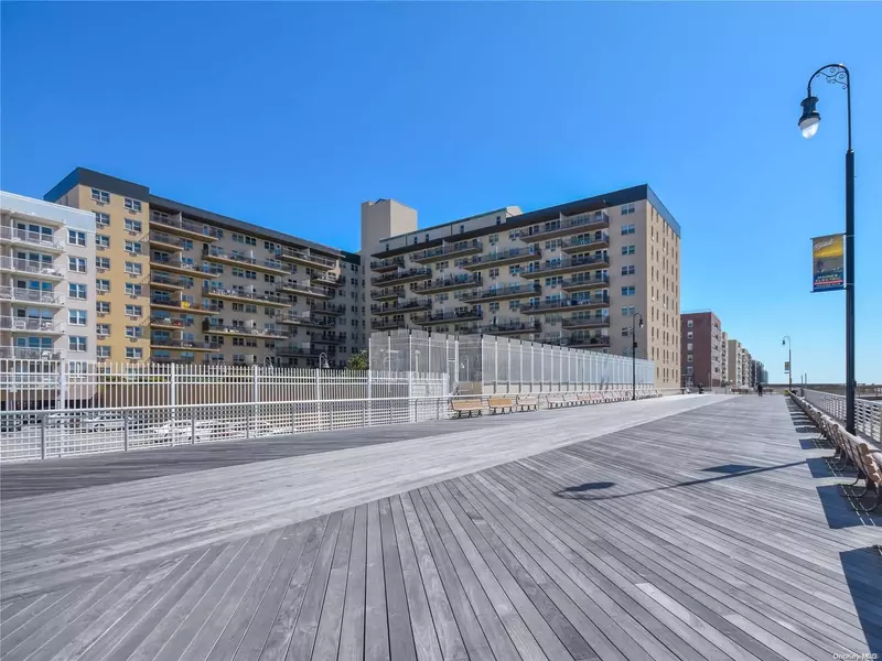 25 Neptune BLVD #1G, Long Beach, NY 11561