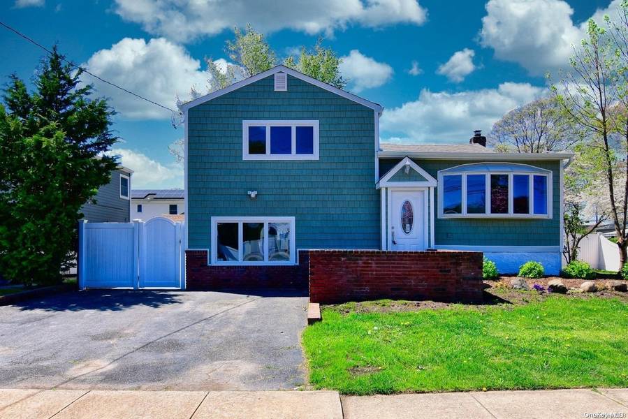 87 Midwood AVE, Farmingdale, NY 11735