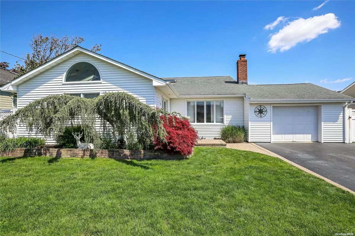 Massapequa, NY 11758,14 Swan DR