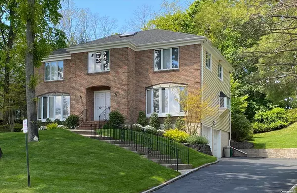 20 Palm CT, Roslyn, NY 11576