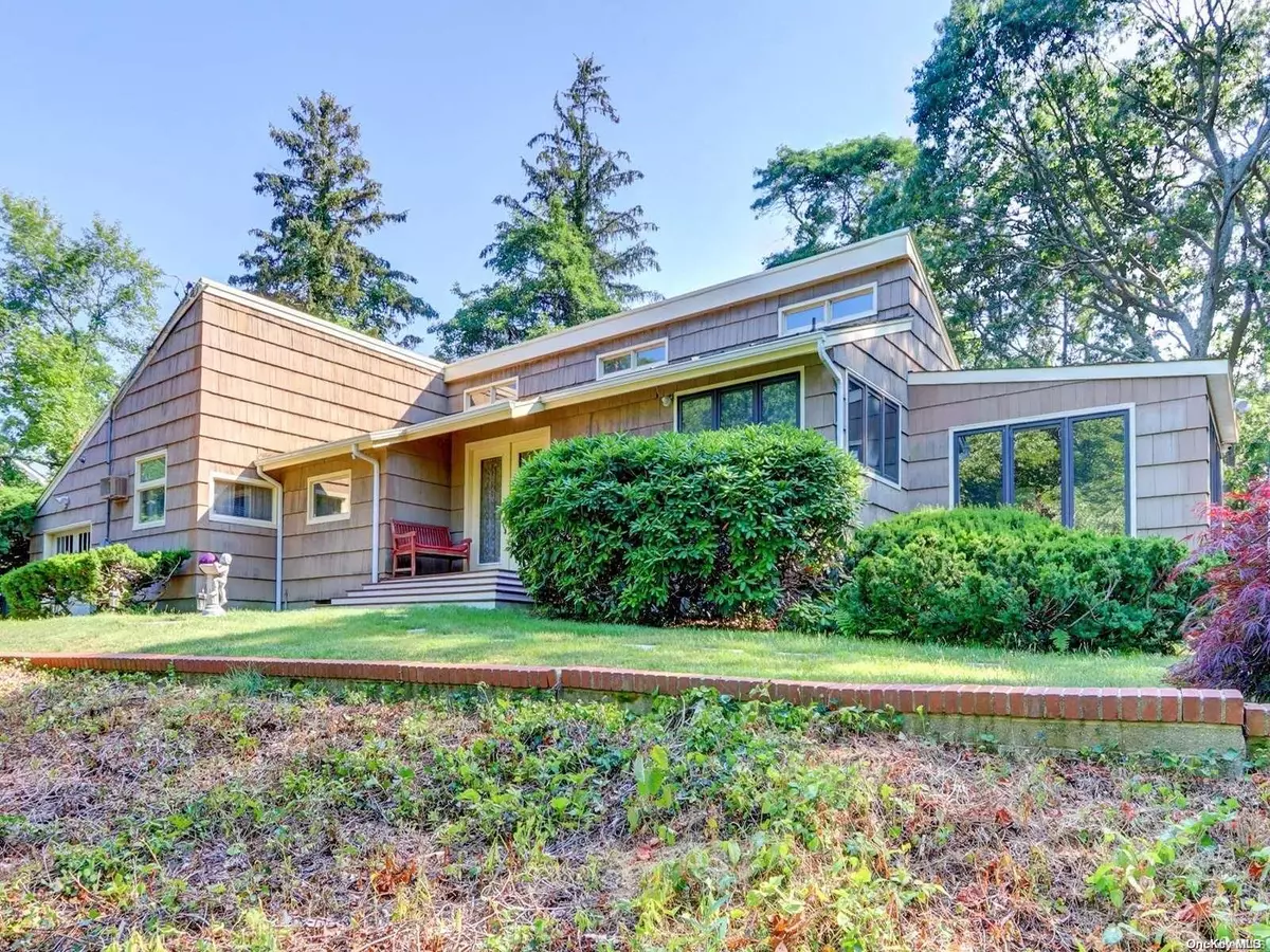 Setauket, NY 11733,24 Old Field RD