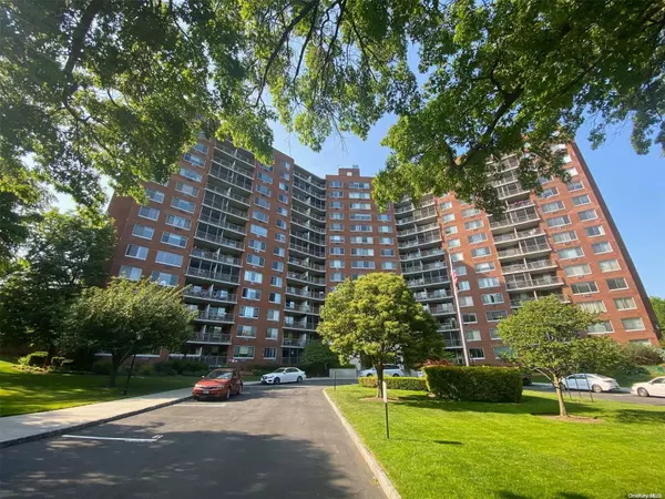 Bayside, NY 11361,220-55 46 AVE #12Z