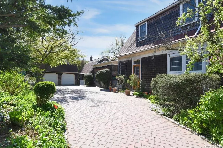 37-04 233 PL, Douglaston, NY 11363