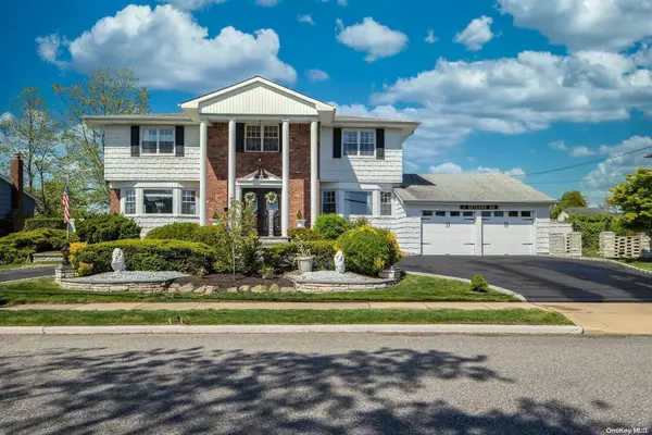 6 Skylark RD, Massapequa Park, NY 11762