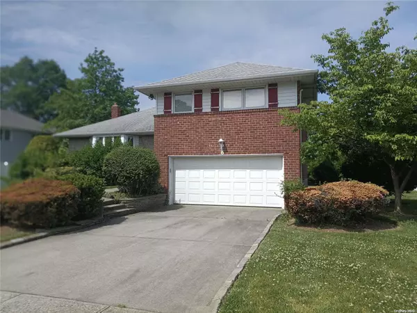 6 Comet RD, Syosset, NY 11791