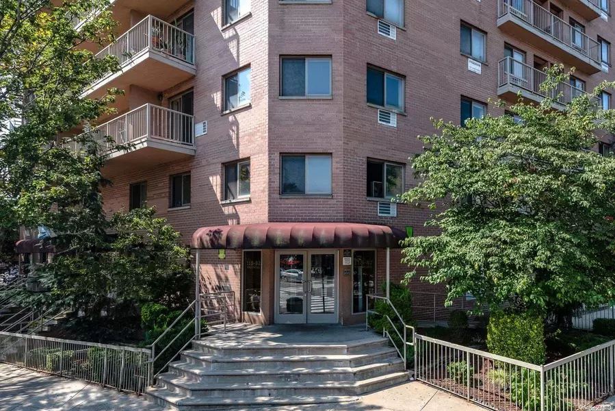 118-82 Metropolitan AVE #5C, Kew Gardens, NY 11415