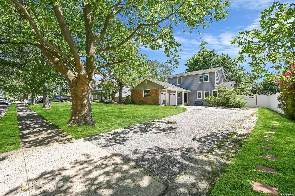 West Islip, NY 11795,316 Kimberly PL