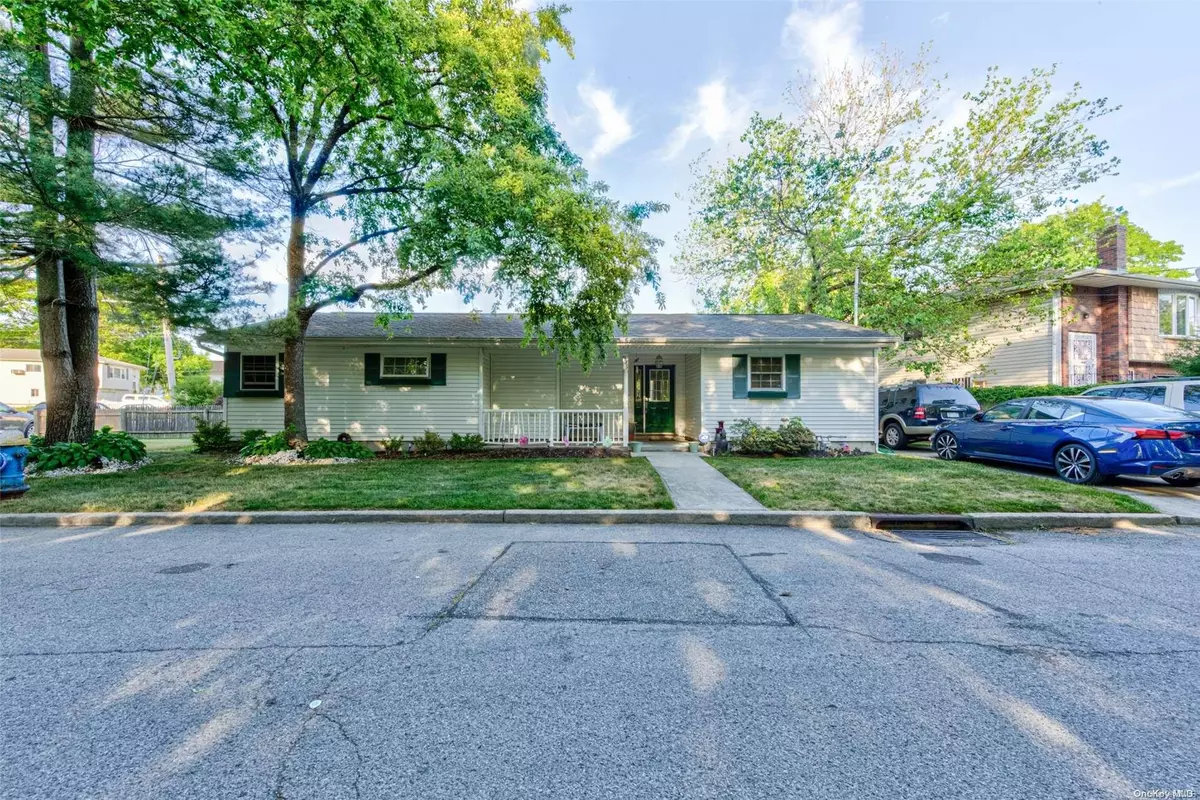 West Hempstead, NY 11552,995 Pinelake DR