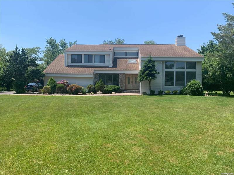 6 Bridle CT, Fort Salonga, NY 11768
