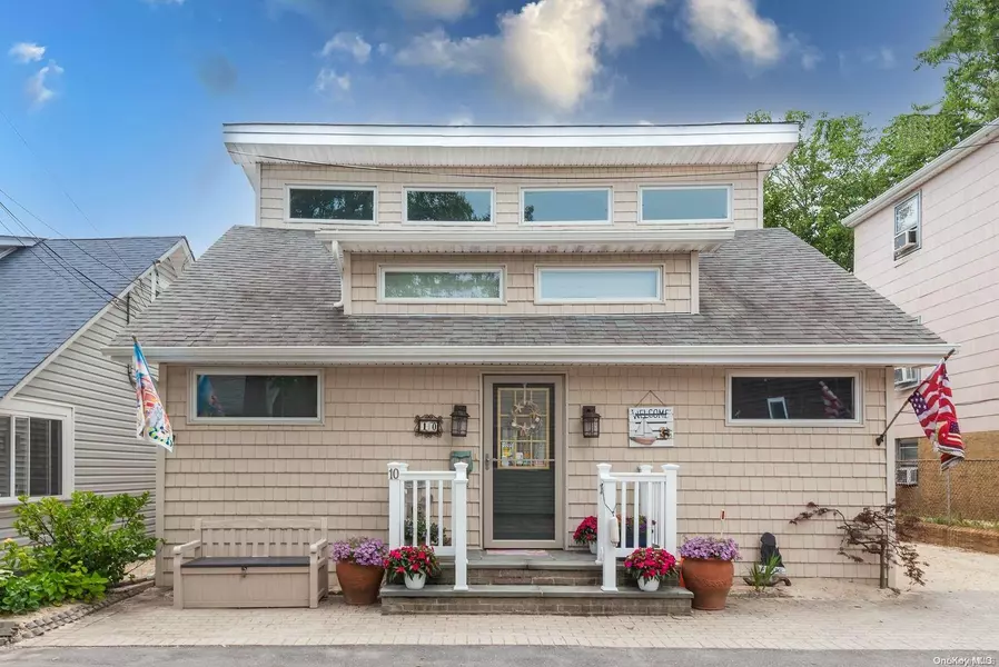 10 Sound Beach AVE, Bayville, NY 11709