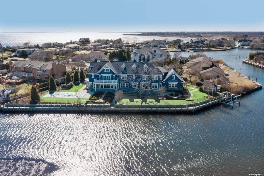 187 The Helm, East Islip, NY 11730