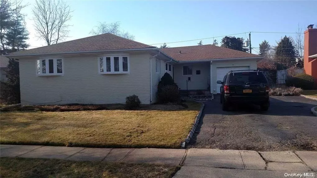 Plainview, NY 11803,18 Kenneth ST