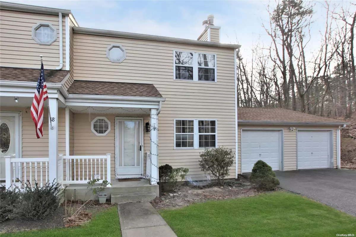 Yaphank, NY 11980,17 Chase Commons #17