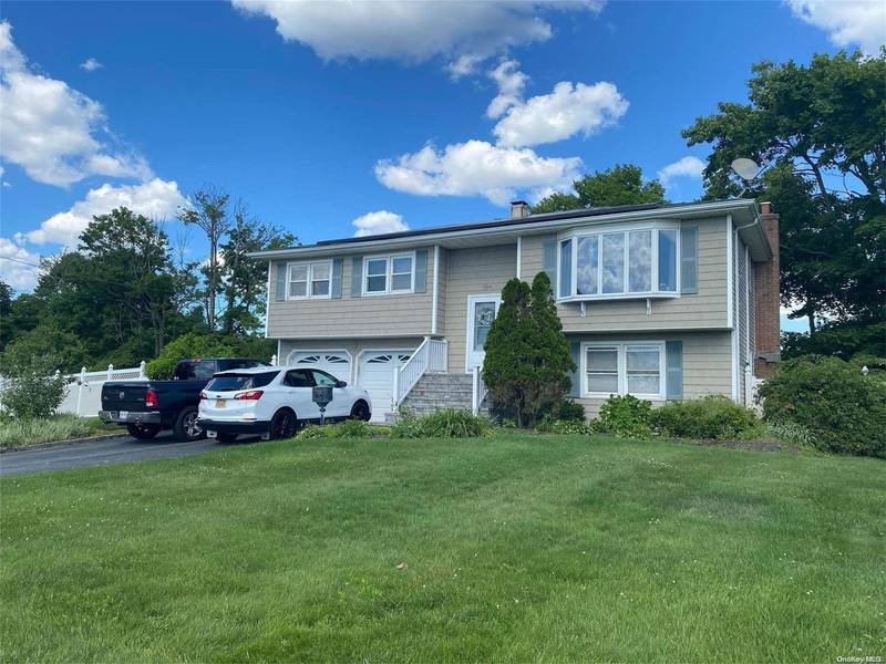 1 Gale CT, Patchogue, NY 11772