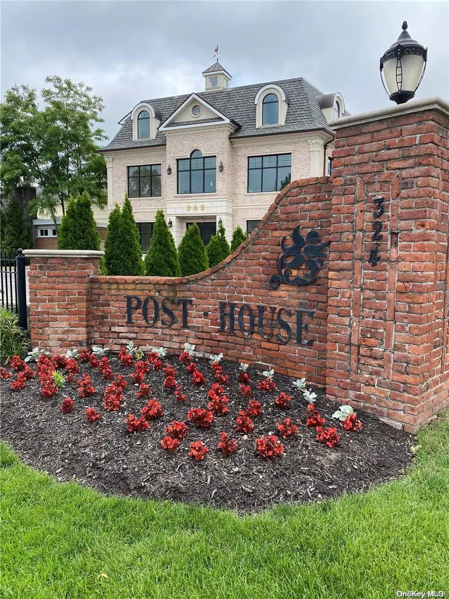 Westbury, NY 11590,324 Post AVE #8G