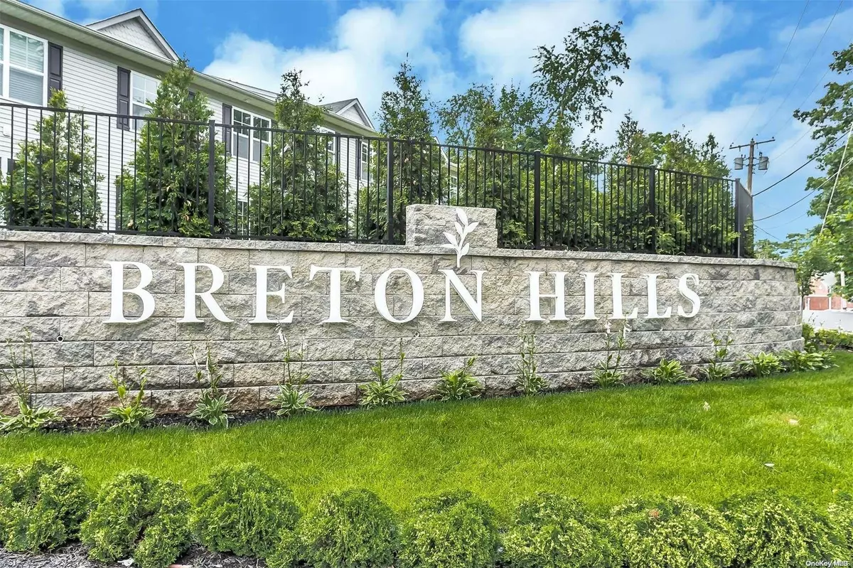 Glen Cove, NY 11542,307 Breton WAY #lower