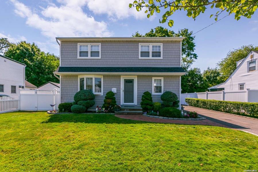 24 Birch AVE, Farmingdale, NY 11735