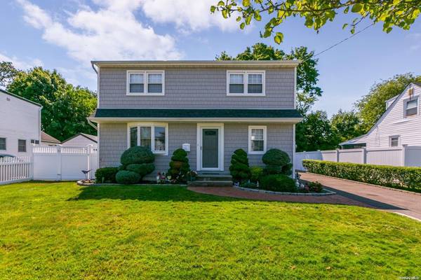 24 Birch AVE, Farmingdale, NY 11735