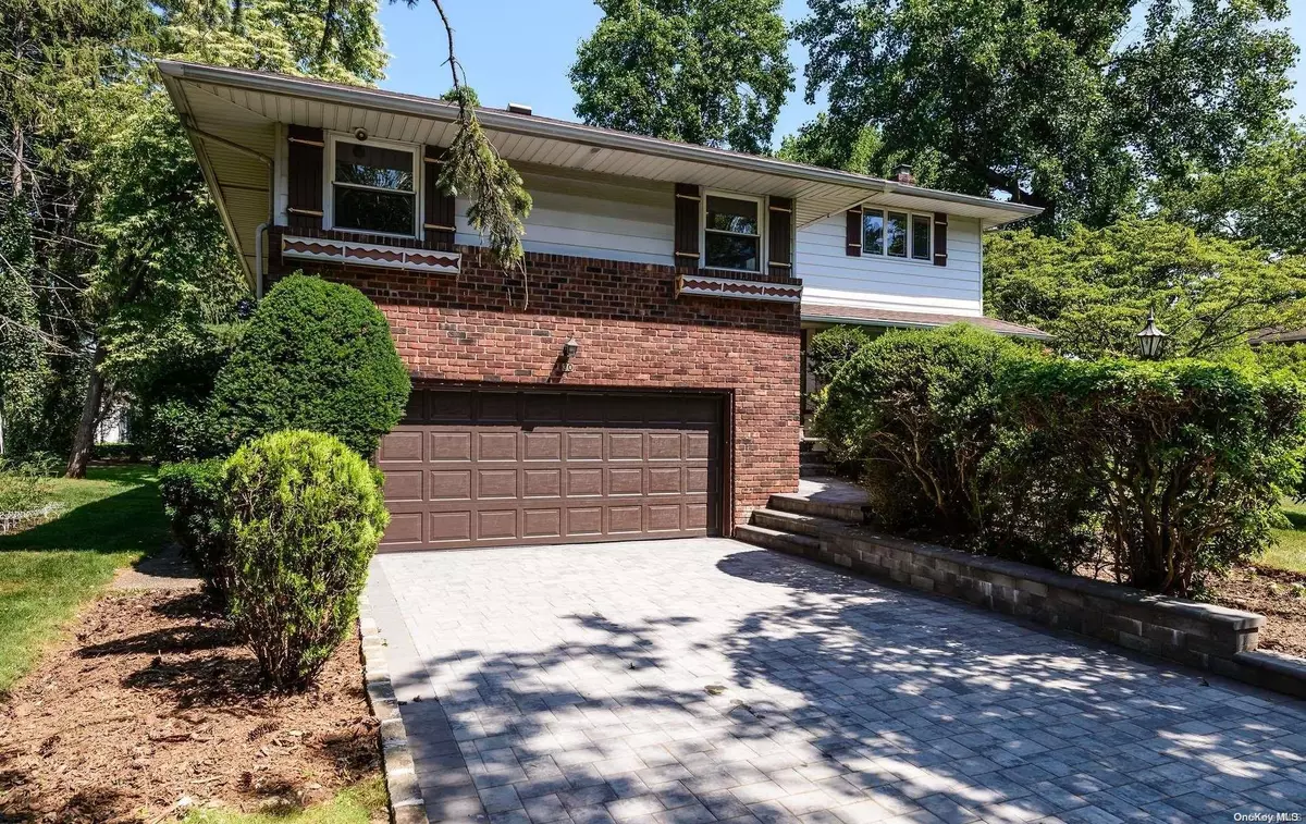 Syosset, NY 11791,30 Berkley LN