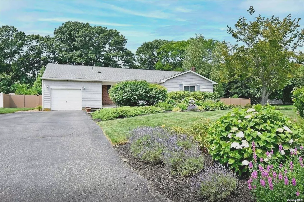 Smithtown, NY 11787,52 Aberdeen RD