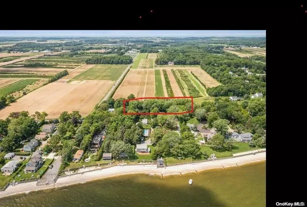 f245 Peconic Bay BLVD, Laurel, NY 11948