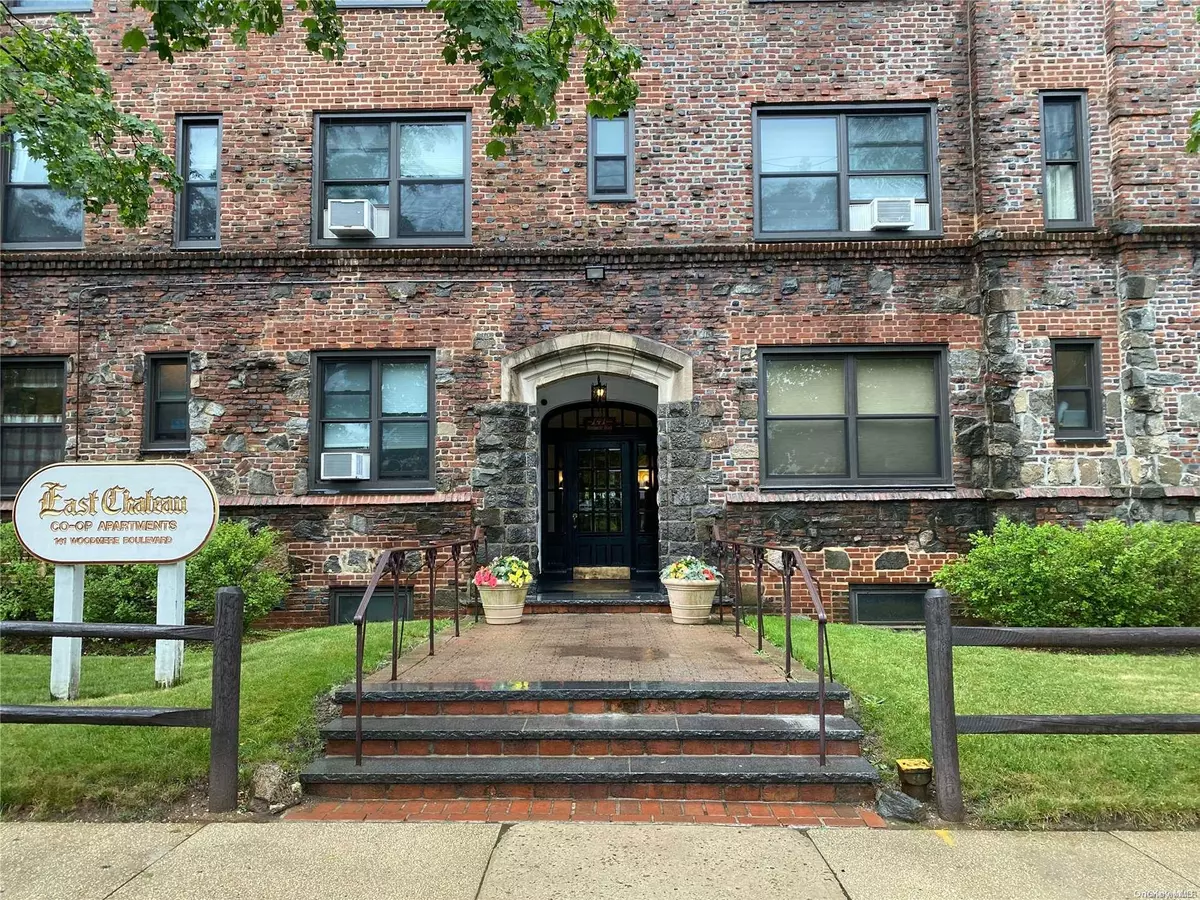 Woodmere, NY 11598,141 Woodmere BLVD #6F