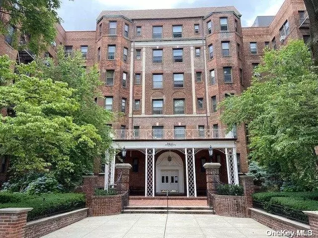 84-51 Beverly RD #2A, Kew Gardens, NY 11415