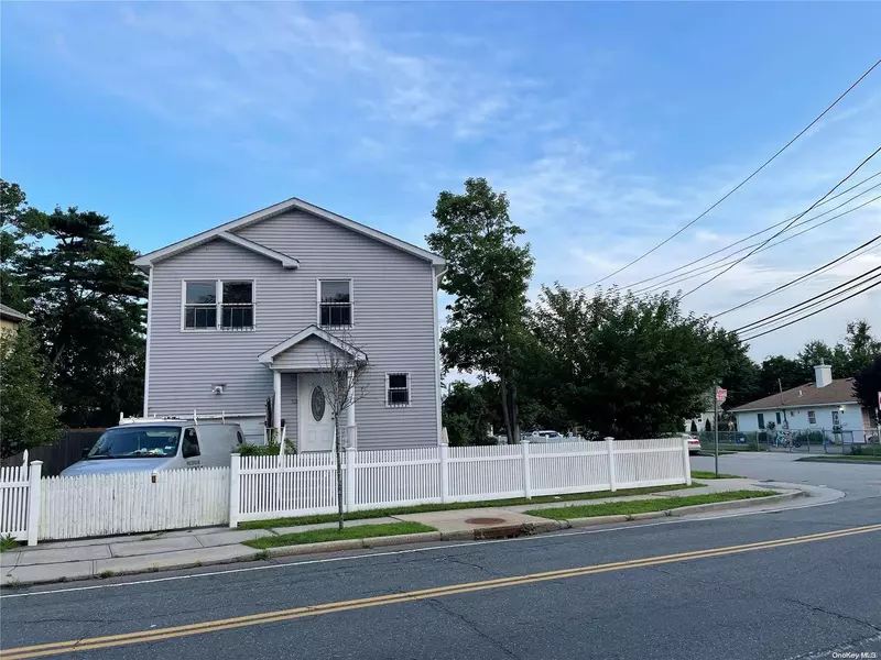 162 W Graham AVE, Hempstead, NY 11550