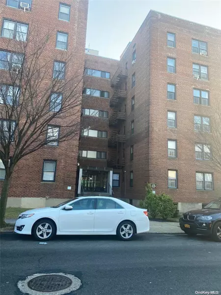 216-10 77 AVE #5L, Bayside, NY 11364