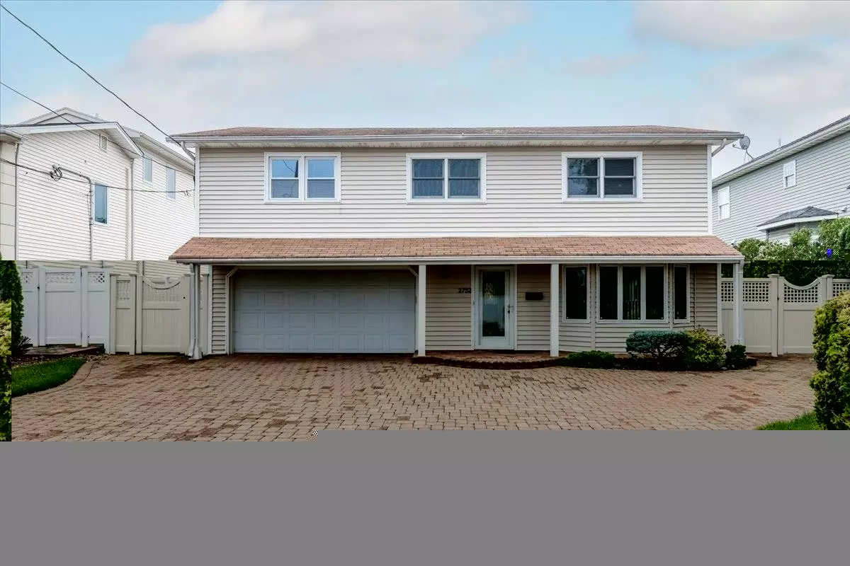 Merrick, NY 11566,2752 Lincoln BLVD