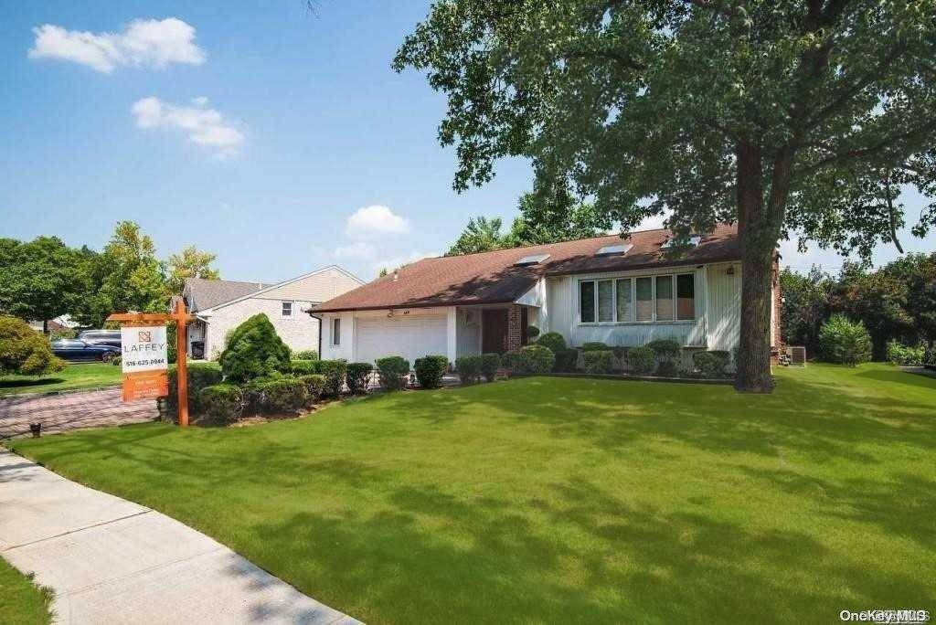 189 Dogwood RD, Roslyn, NY 11576