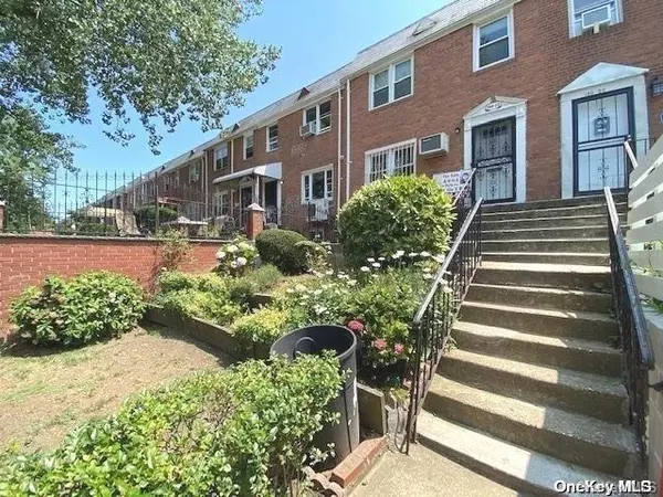 150-22 77 AVE, Flushing, NY 11367