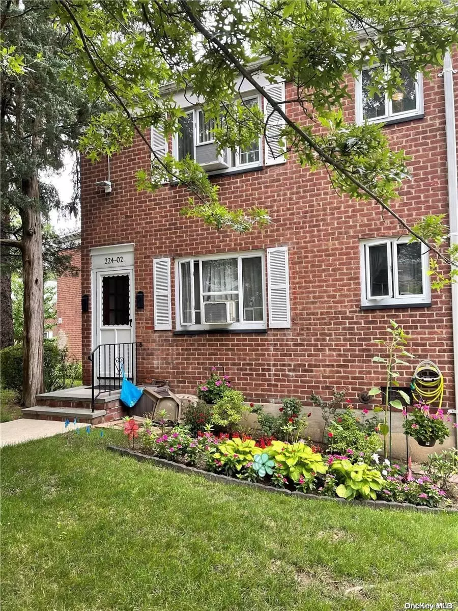 Queens Village, NY 11427,224-02 Manor RD #Upper