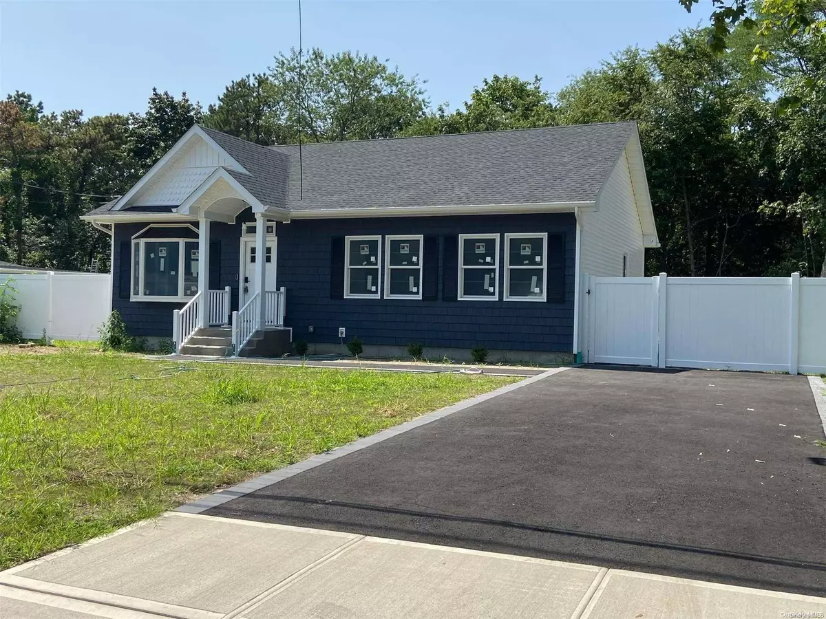 East Patchogue, NY 11772,718 Scherger AVE