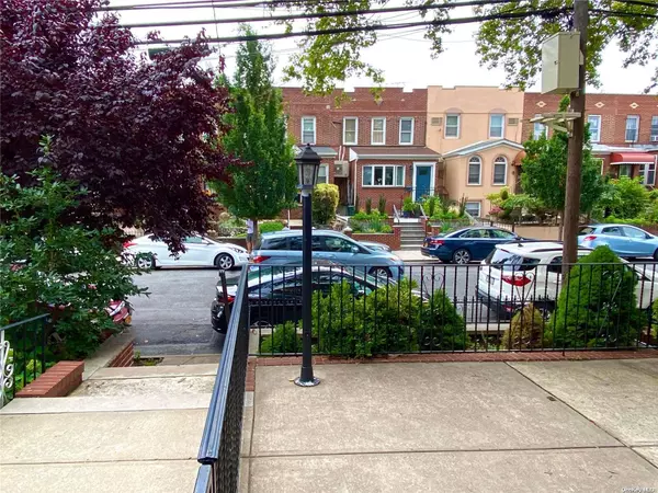 21-18 38th ST, Astoria, NY 11105