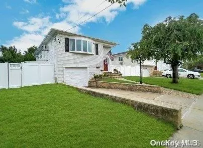 Massapequa, NY 11758,115 Garfield PL