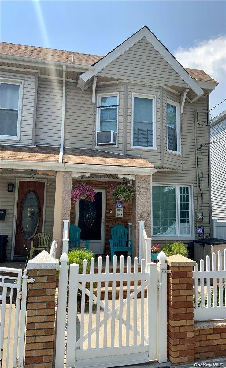 87-42 143rd ST, Briarwood, NY 11435
