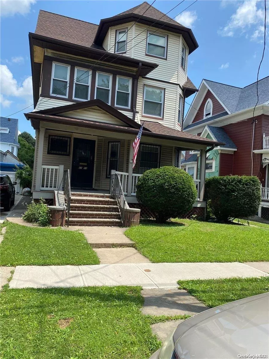 Woodhaven, NY 11421,87-53 95th Street