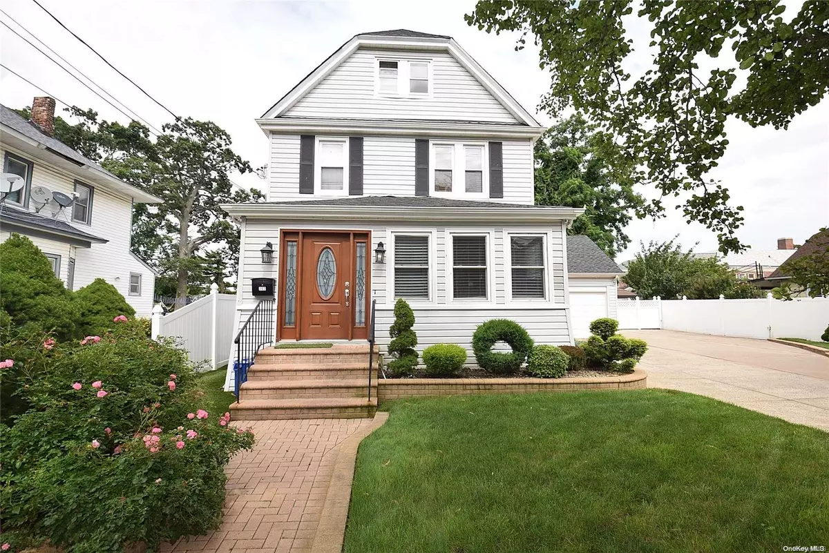 Freeport, NY 11520,262 Wallace ST