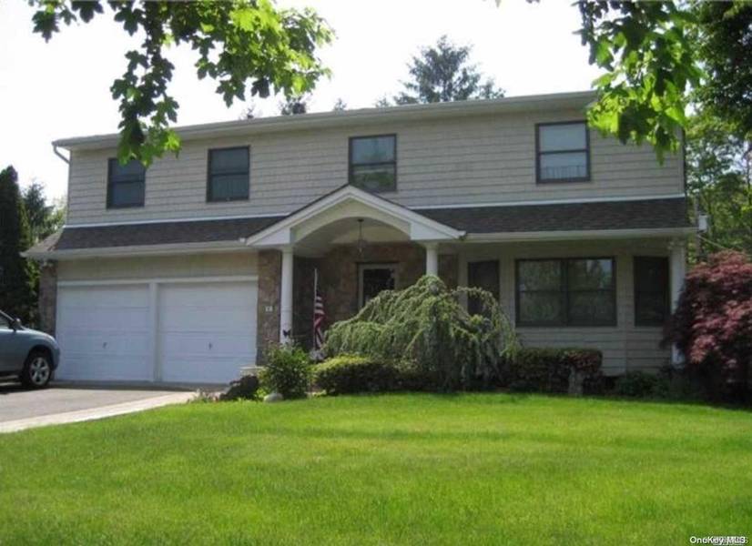 6 Barkley LN, Nesconset, NY 11767