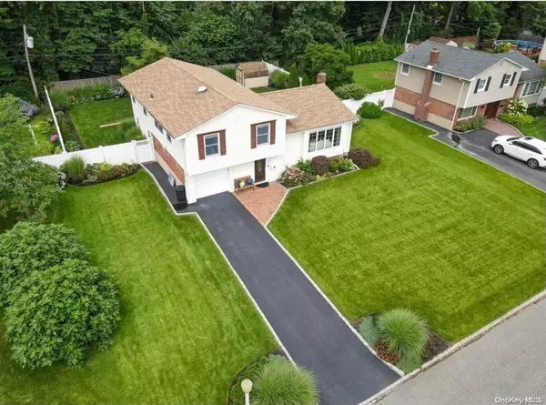 10 Linda LN, Commack, NY 11725