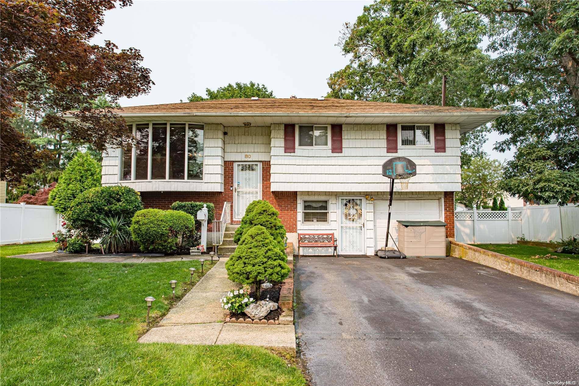 80 Jefferson AVE, Deer Park, NY 11729