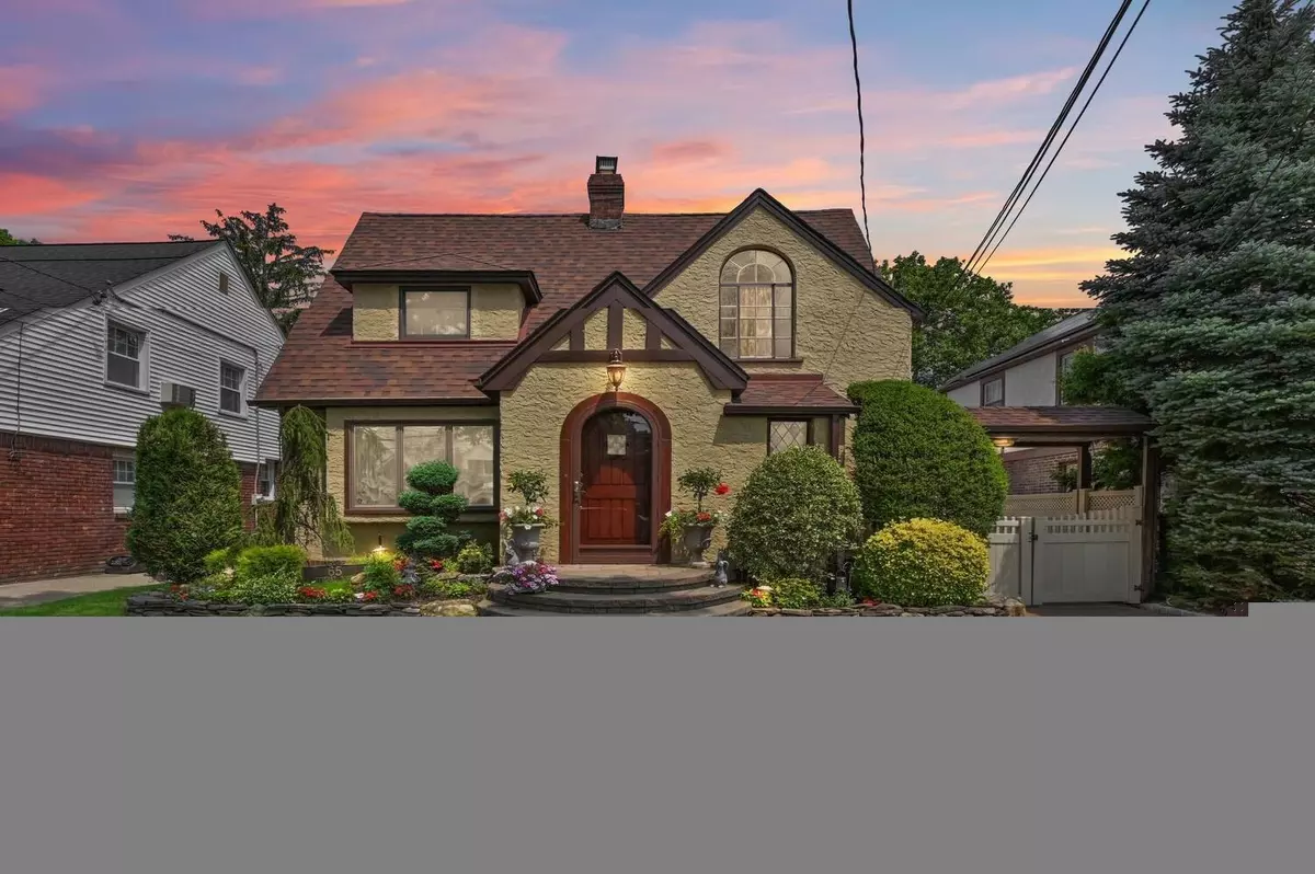 Malverne, NY 11565,65 Utterby RD