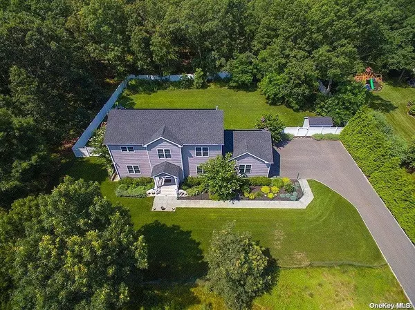 Hampton Bays, NY 11946,41 Squires BLVD