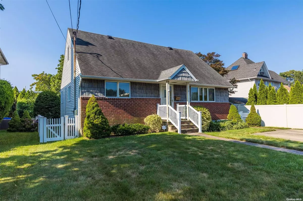 Rockville Centre, NY 11570,10 Forest PL