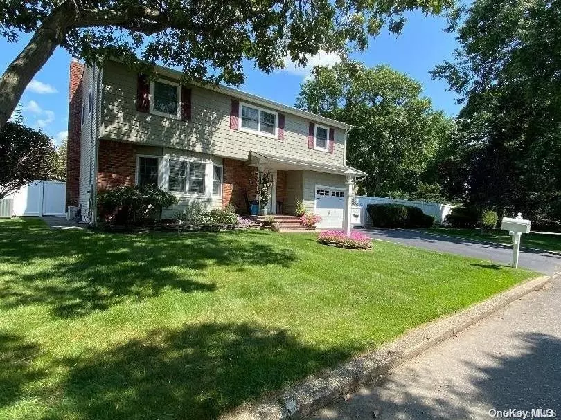 Sayville, NY 11782,79 Carrie AVE